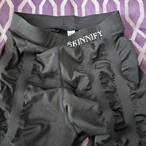 SKINNIFY Black Leggings for Women